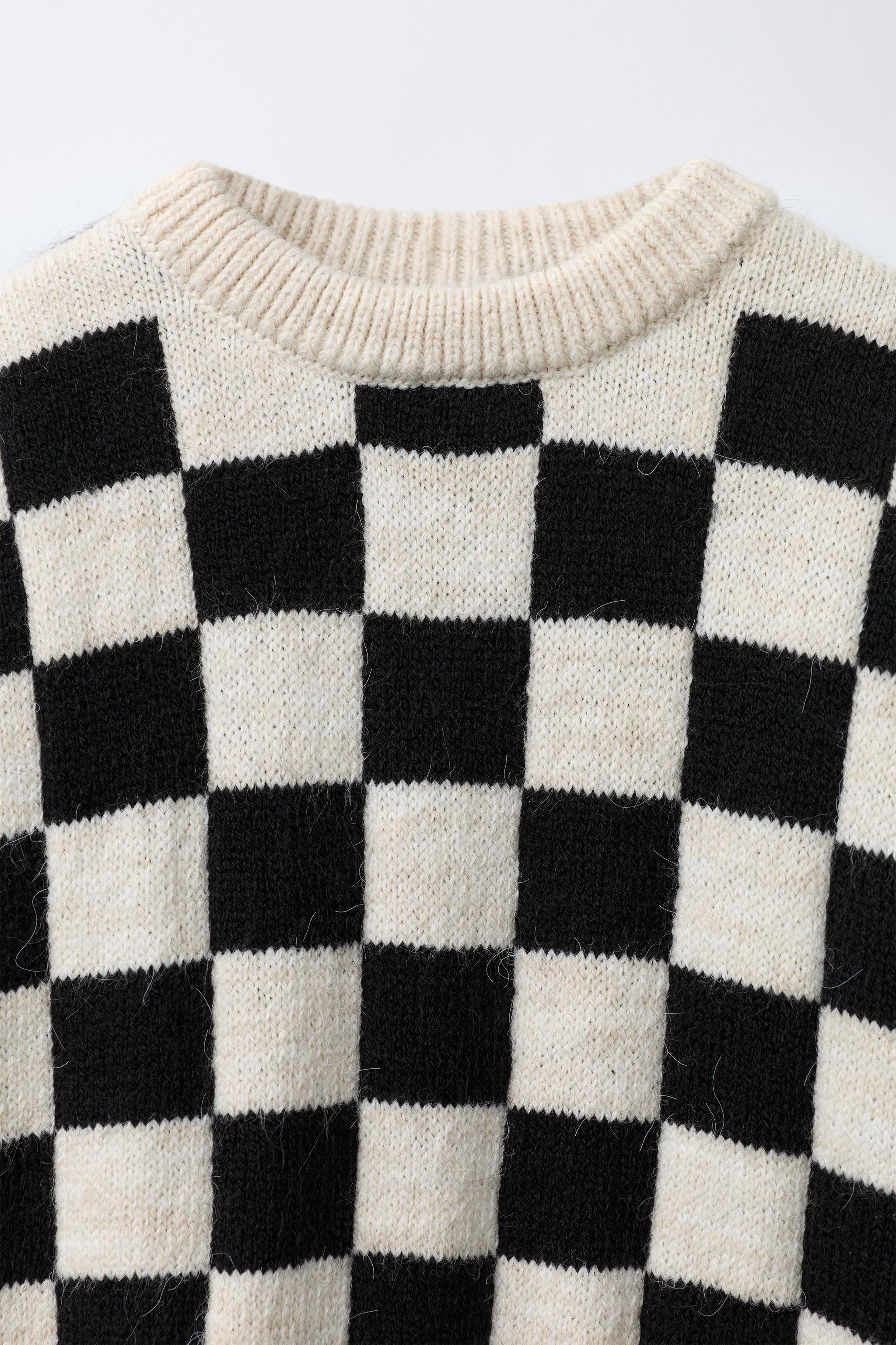 PULL EN MAILLE À CARREAUX DAMIERS